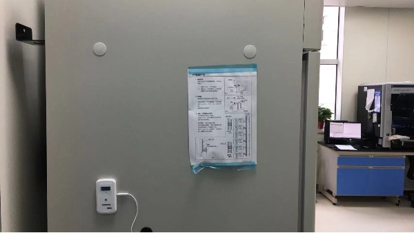 药品冷藏柜的温湿度发生异常时医药行业如何利用监控设备实时监测温湿度的变化?25.7.18