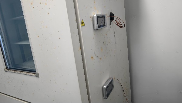 在临床工作中作为医院管理者和医护人员如何及时发现温度异常等情况呢？25.4.15