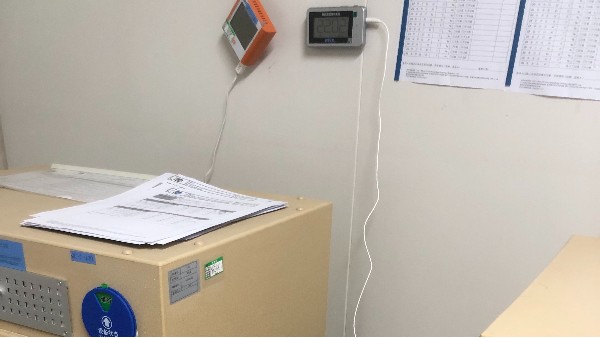 为什么冰箱一定要装一个这样小小的温湿度监控设备?能够监测样本温湿度吗?26.3.19